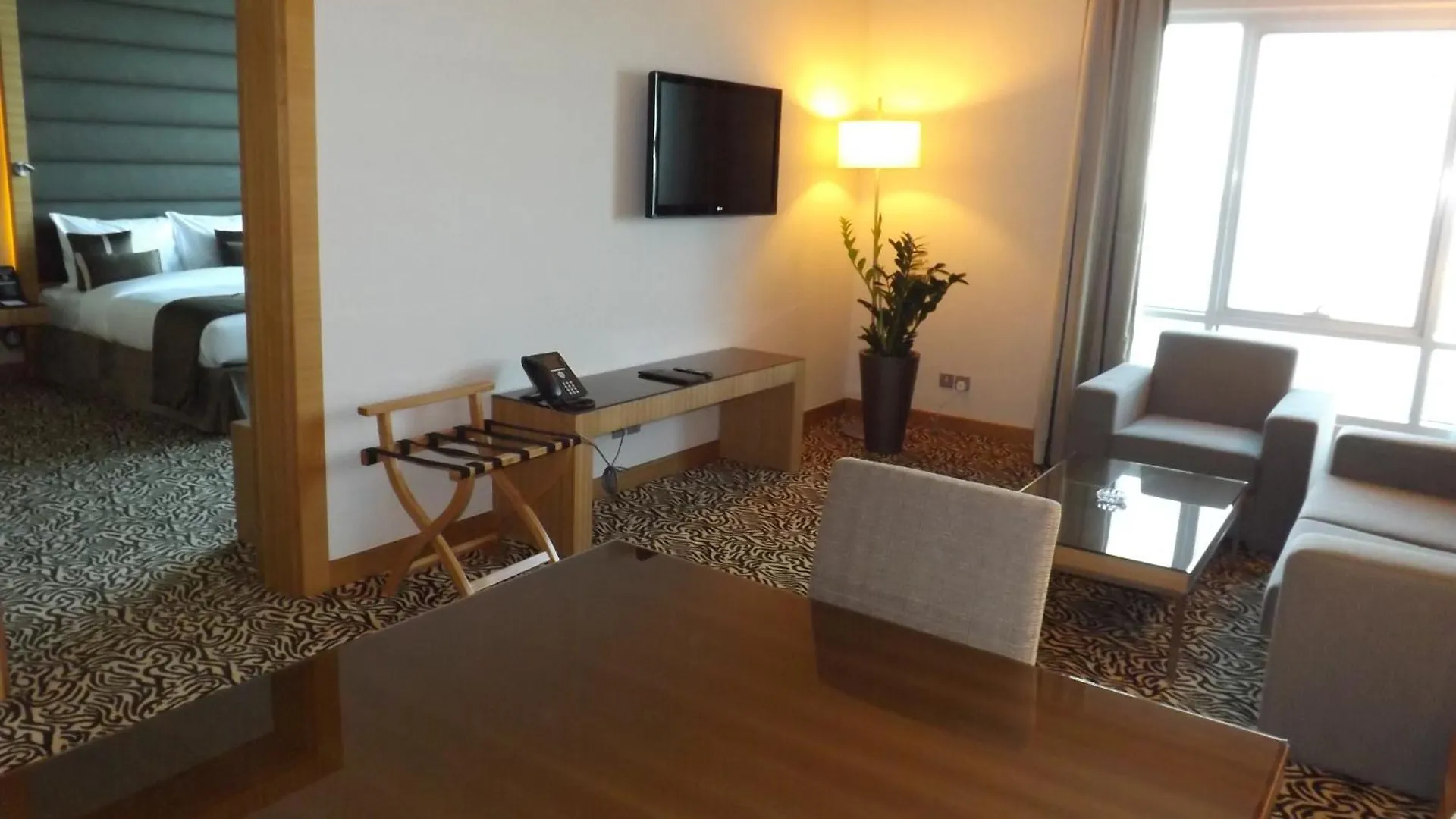 Copthorne Hotel Charjah 4*,